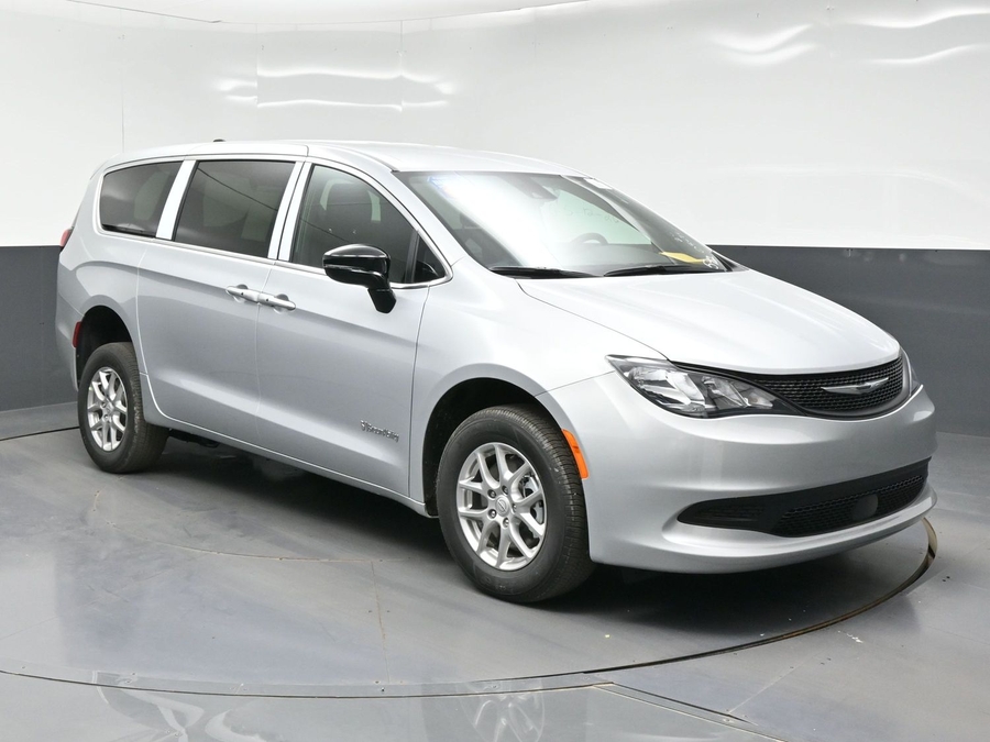 2026 Chrysler Voyager LX's photo