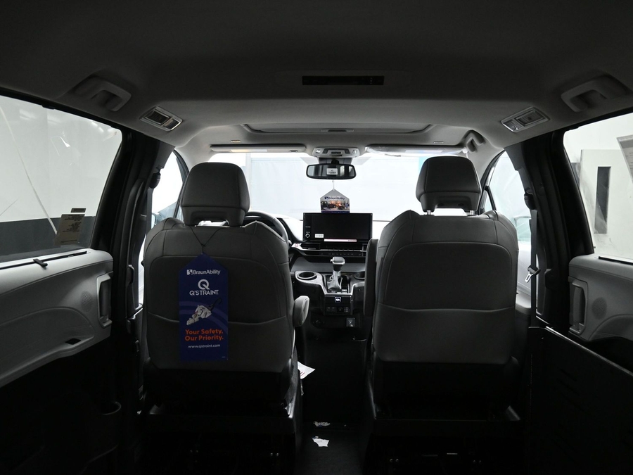Black Toyota Sienna image number 14
