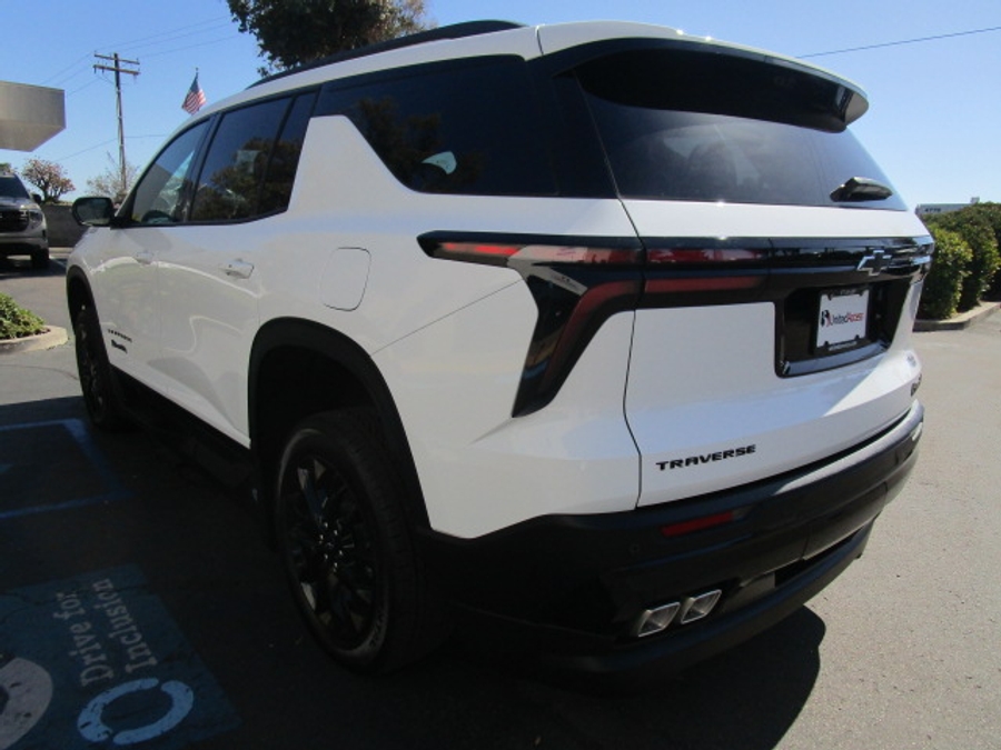 New 2026 Chevrolet Traverse 1LT Midnight - BraunAbility Side Entry In Floor Automatic Ramp
