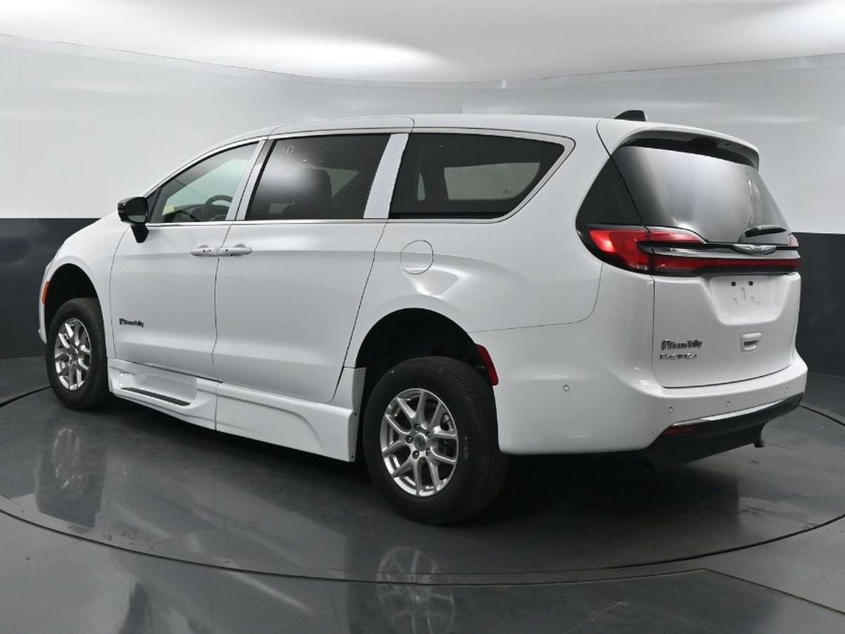 2025 CHRYSLER PACIFICA - Image 5