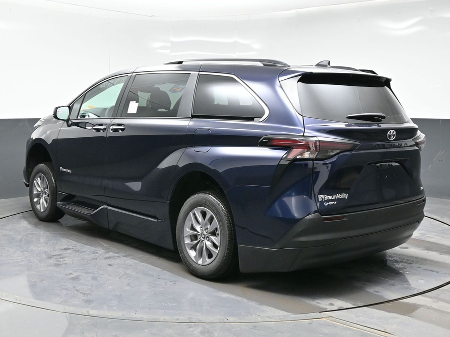 New 2026 Toyota Sienna Hybrid XLE Base - BraunAbility Side Entry Fold Out Automatic Ramp
