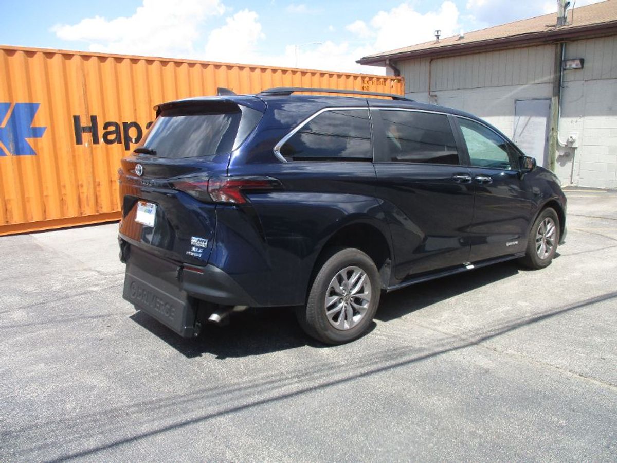 2023 TOYOTA SIENNA - Image 5