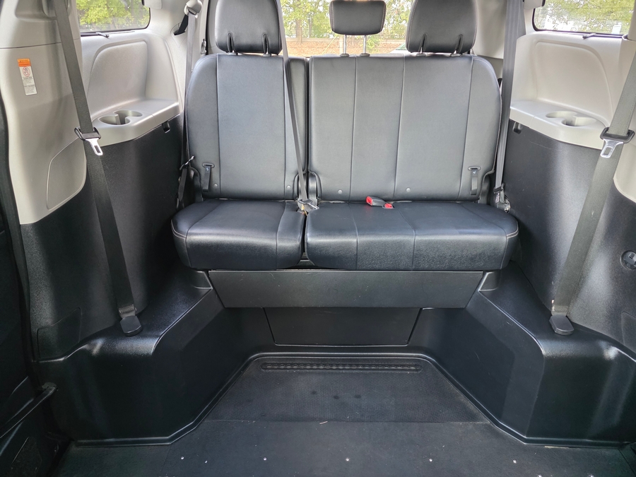 Used 2015 Toyota Sienna SE - VMI Side Entry Entry In Floor Automatic Ramp