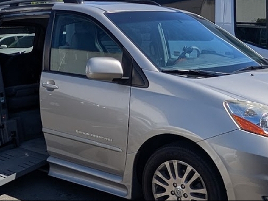 Used 2008 Toyota Sienna XLE Base - BraunAbility Side Entry Entry Fold Out Automatic Ramp