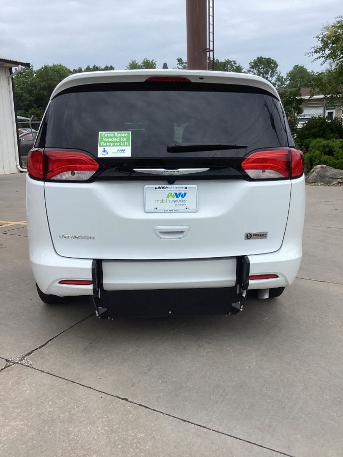 2024 CHRYSLER VOYAGER - Image 10