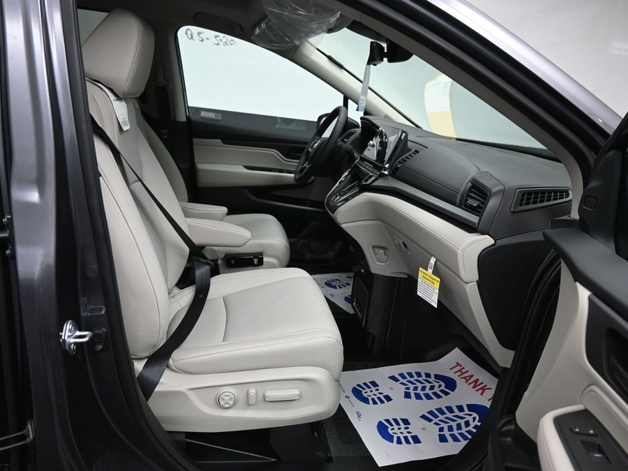 Grey Honda Odyssey image number 5
