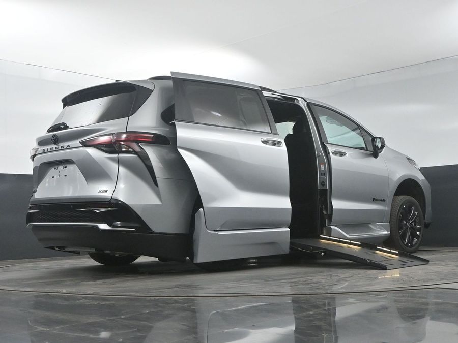 New 2025 Toyota Sienna Hybrid XSE Sport - BraunAbility Side Entry Entry Fold Out Automatic Ramp