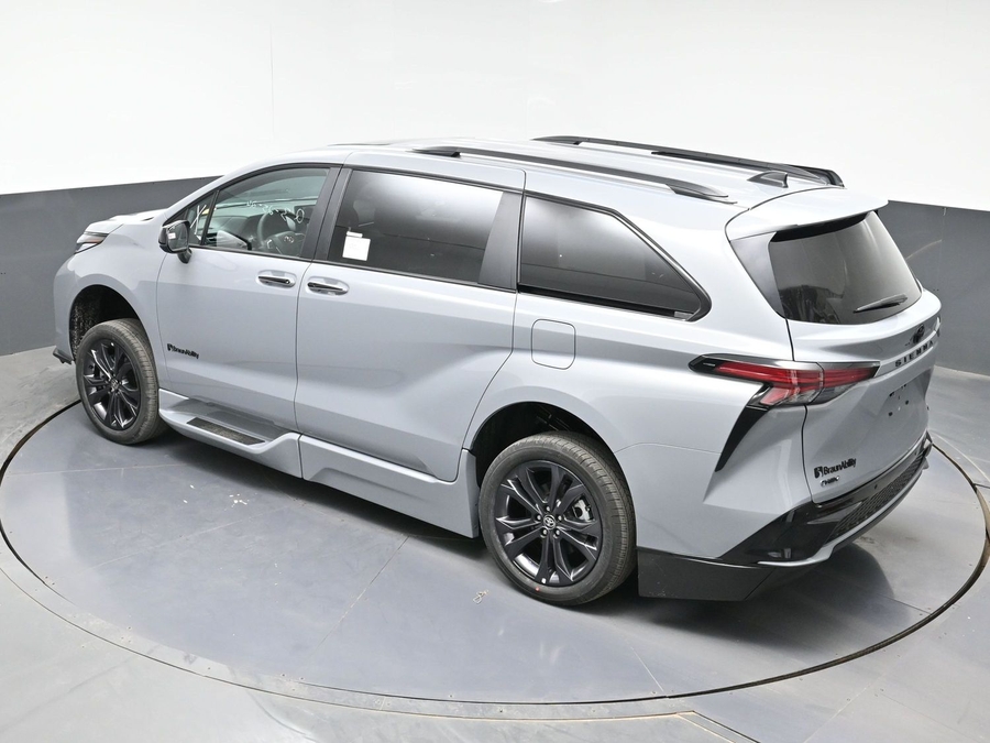 New 2026 Toyota Sienna Hybrid XSE Sport - BraunAbility Side Entry Entry In Floor Automatic Ramp