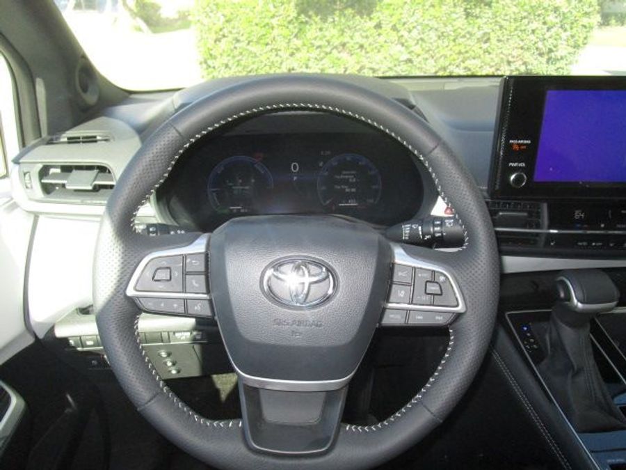 New 2025 Toyota Sienna Hybrid XSE Sport - VMI Side Entry Entry In Floor Automatic Ramp