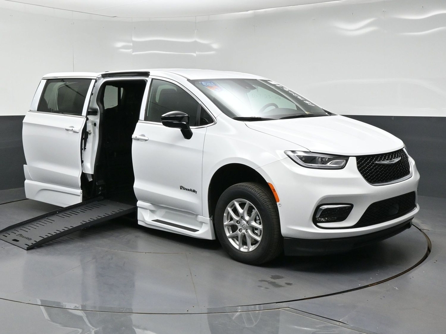 New 2026 Chrysler Pacifica Select Safety - BraunAbility Side Entry Fold Out Automatic Ramp