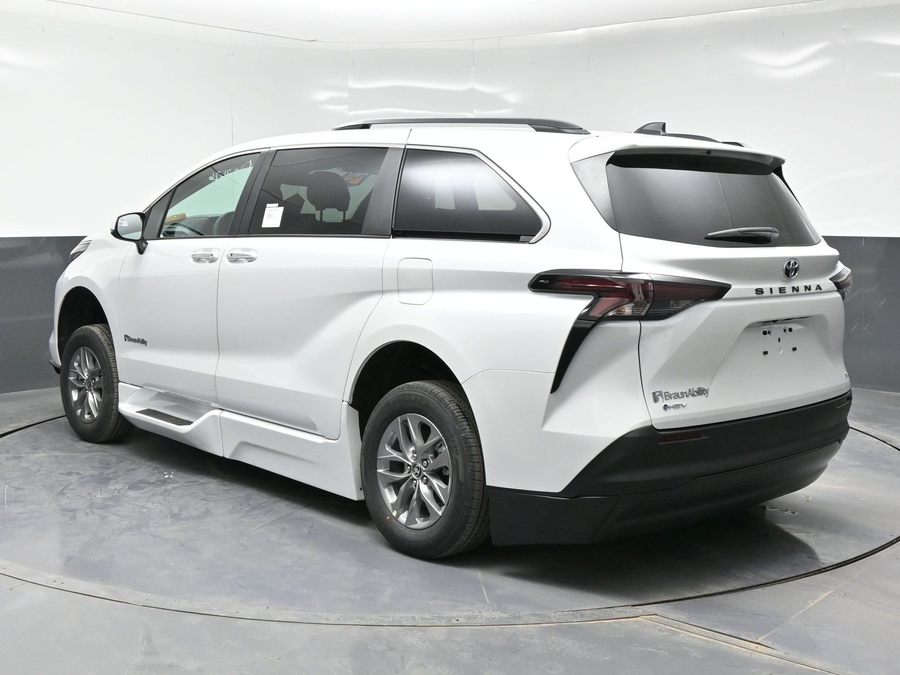 New 2026 Toyota Sienna Hybrid XLE Add - BraunAbility Side Entry Entry Fold Out Automatic Ramp