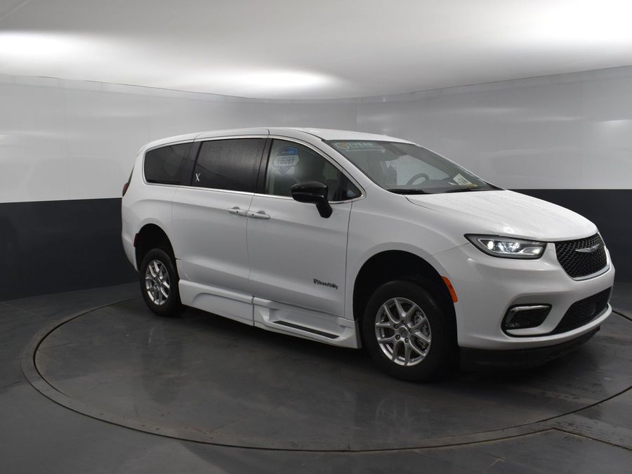 Used 2024 Chrysler Pacifica Touring L - BraunAbility Side Entry Entry Fold Out Automatic Ramp