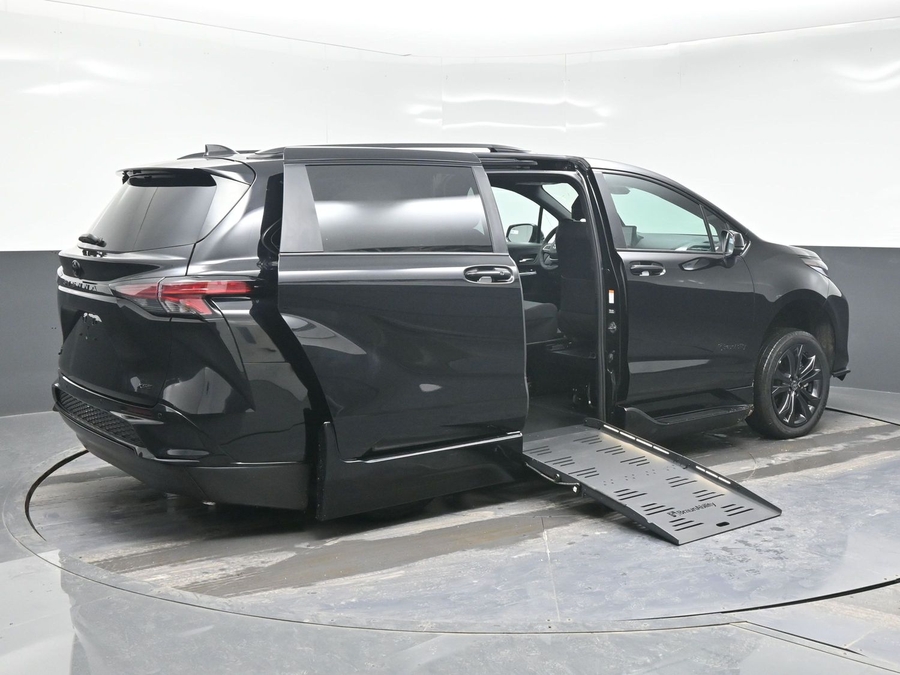 Black Toyota Sienna image number 6