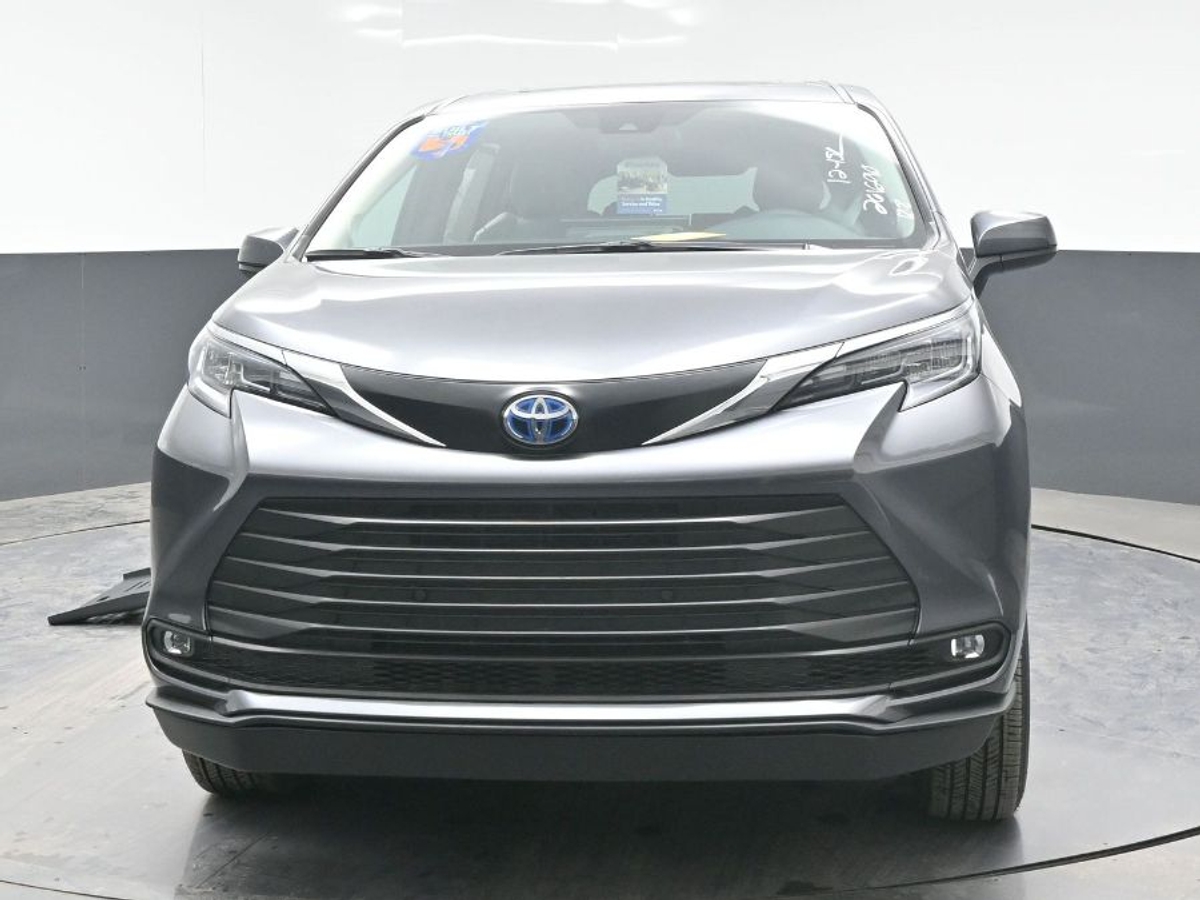 2025 TOYOTA SIENNA - Image 2