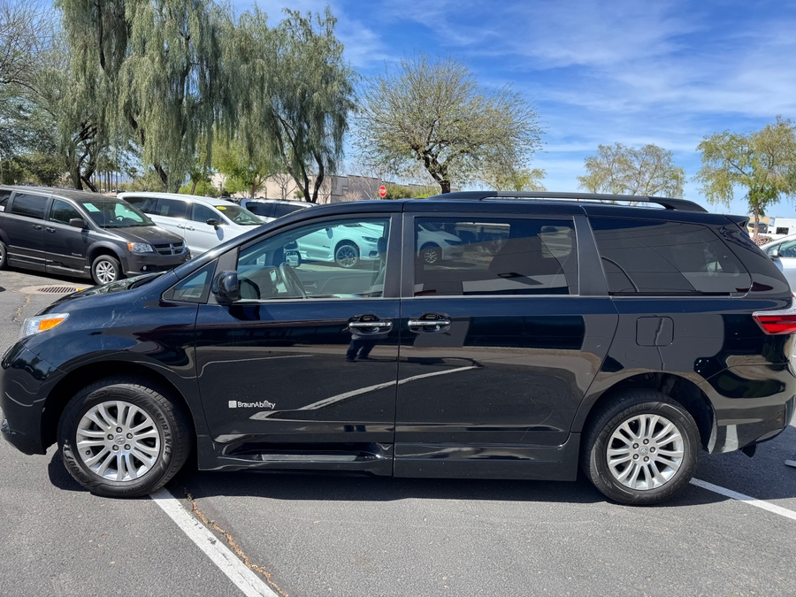 Used 2017 Toyota Sienna XLE - BraunAbility Side Entry Entry In Floor Automatic Ramp
