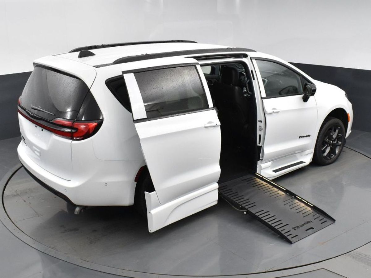 2024 CHRYSLER PACIFICA - Image 16