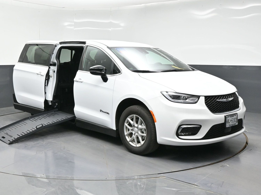 New 2026 Chrysler Pacifica Select Sport - BraunAbility Side Entry Fold Out Manual Ramp
