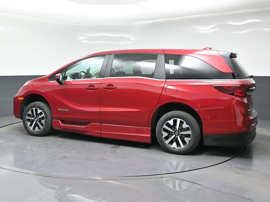 Red Honda Odyssey image number 3