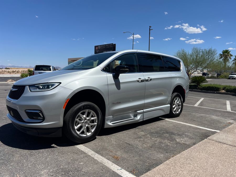 Used 2024 Chrysler Pacifica Touring L - BraunAbility Side Entry Entry Fold Out Automatic Ramp