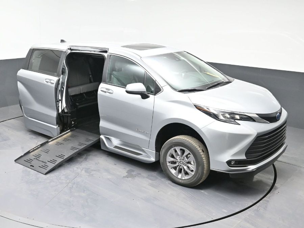 2025 TOYOTA SIENNA - Image 23