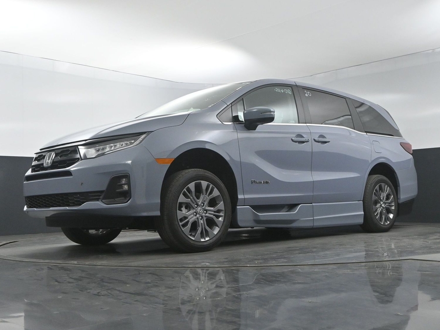 New 2025 Honda Odyssey Touring - BraunAbility Side Entry Entry In Floor Automatic Ramp