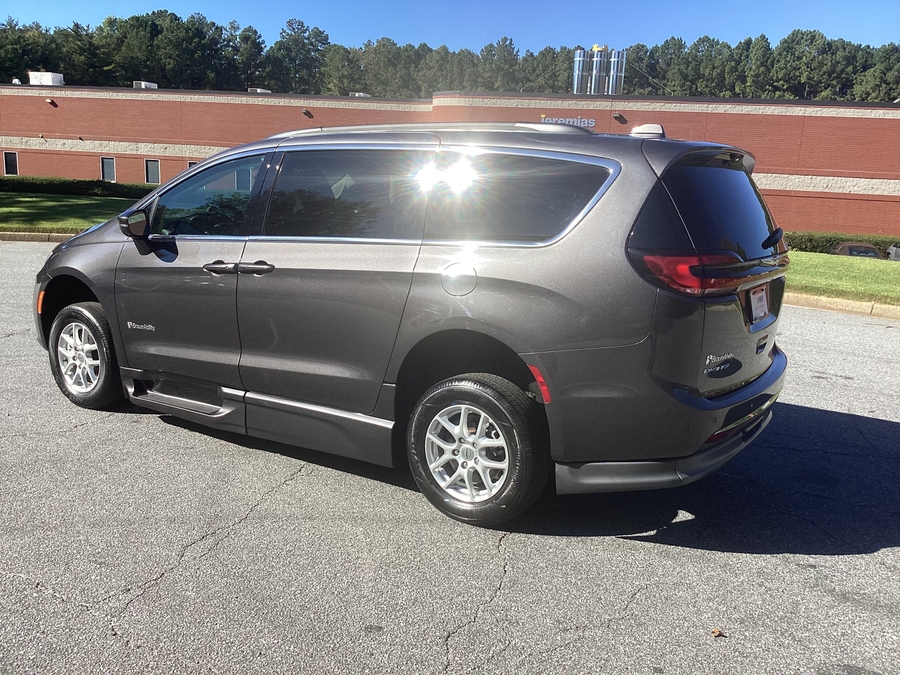 Grey Chrysler Pacifica image number 3