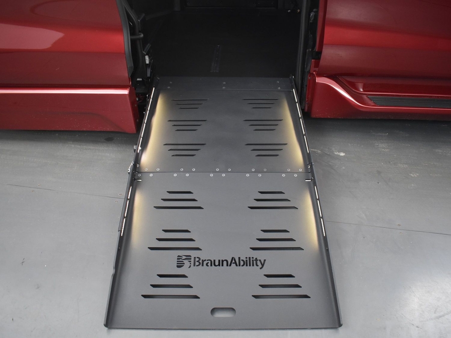 New 2025 Toyota Sienna Hybrid XLE Plus - BraunAbility Side Entry Entry Fold Out Automatic Ramp