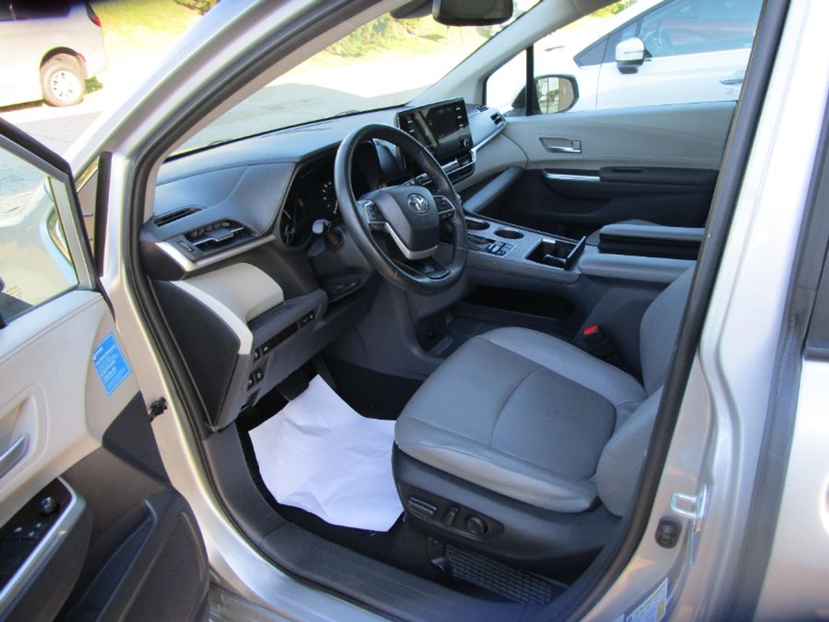 2023 TOYOTA SIENNA - Image 4