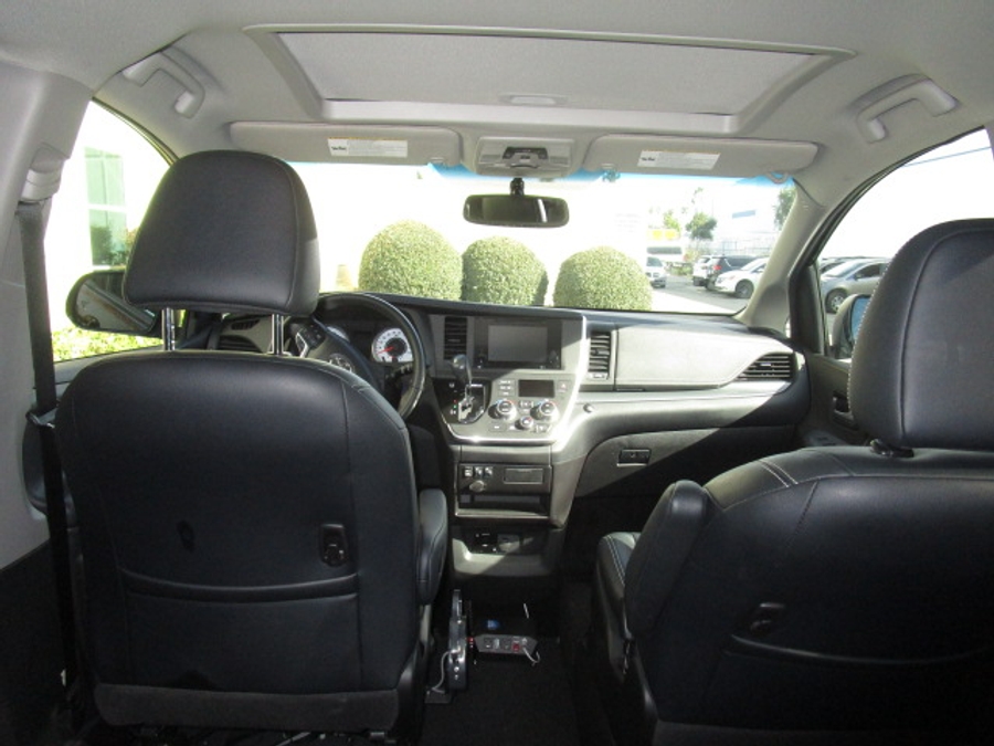 Used 2015 Toyota Sienna SE - VMI Side Entry Entry In Floor Automatic Ramp