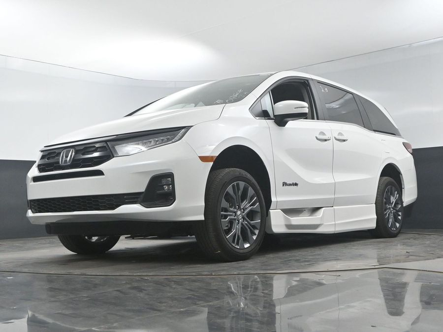 New 2025 Honda Odyssey Touring - BraunAbility Side Entry Entry In Floor Automatic Ramp
