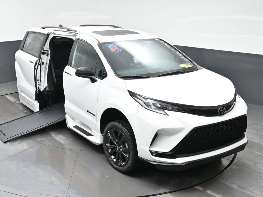 New 2026 Toyota Sienna Hybrid XSE Sport - BraunAbility Side Entry In Floor Automatic Ramp