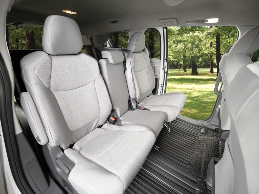 New 2026 Toyota Sienna Hybrid LE - Vantage Mobility Commercial Rear Entry Entry Fold Out Manual Ramp