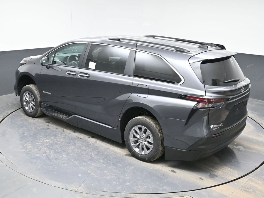 New 2025 Toyota Sienna Hybrid XLE Plus - BraunAbility Side Entry Entry Fold Out Automatic Ramp