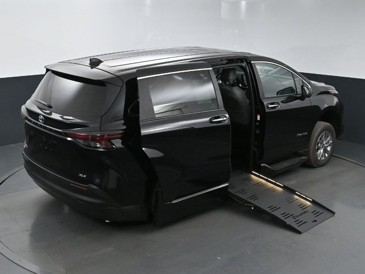 2025 TOYOTA SIENNA - Image 26