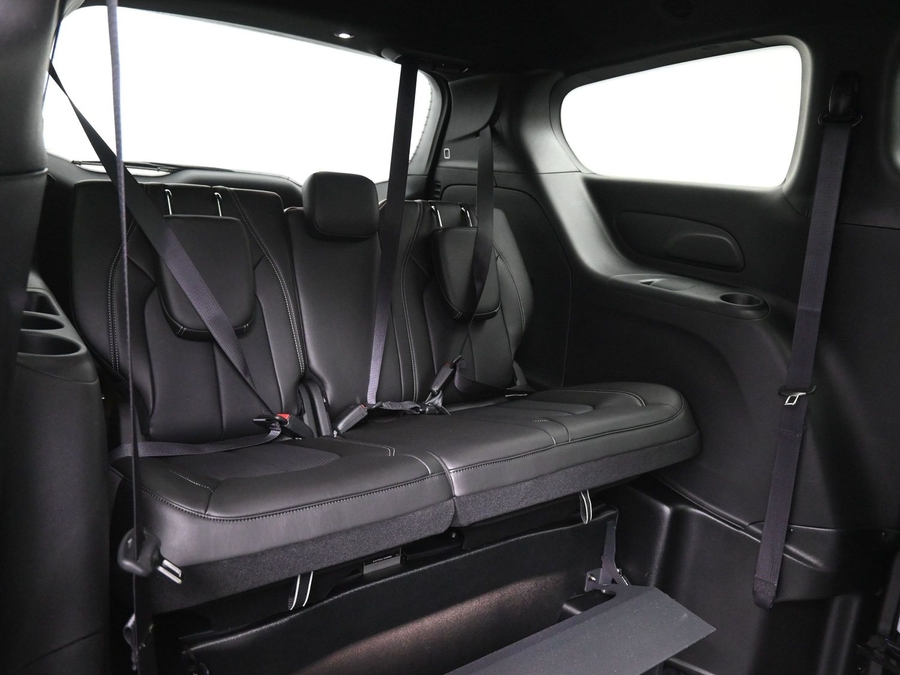 Silver Chrysler Pacifica image number 9