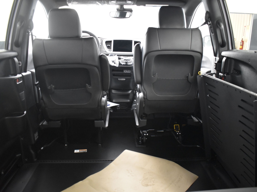 New 2025 Chrysler Voyager LX w MID ROW SEAT - BraunAbility Commercial Side Entry Fold Out Manual Ramp