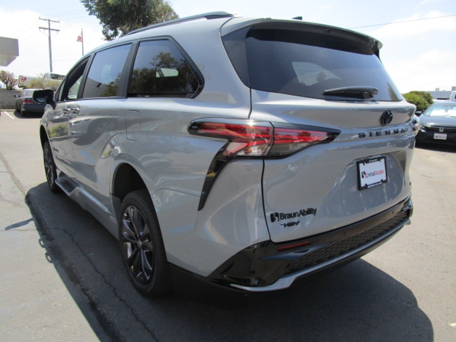 New 2025 Toyota Sienna Hybrid XSE Sport - BraunAbility Side Entry Entry In Floor Automatic Ramp
