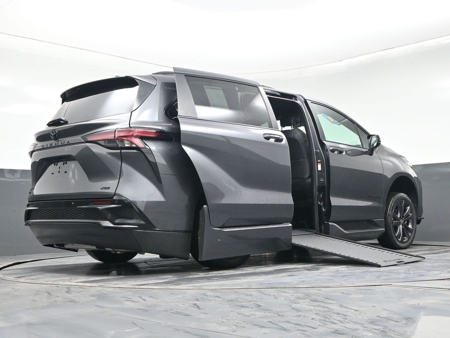 New 2025 Toyota Sienna Hybrid XSE Sport - BraunAbility Side Entry Entry In Floor Automatic Ramp