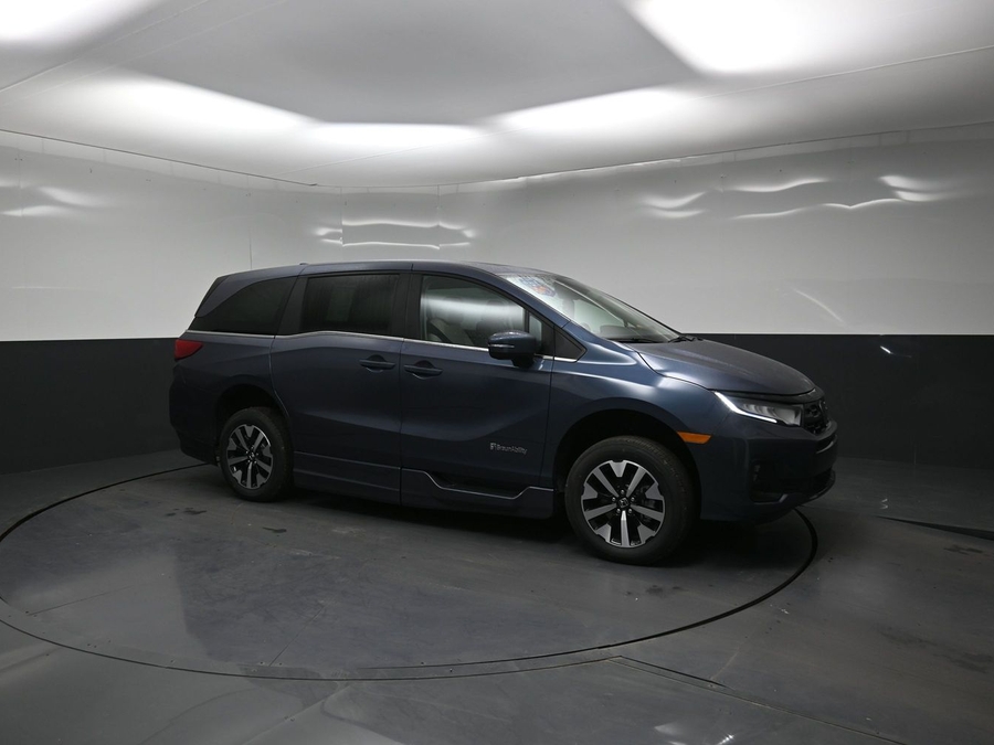 Blue Honda Odyssey image number 14