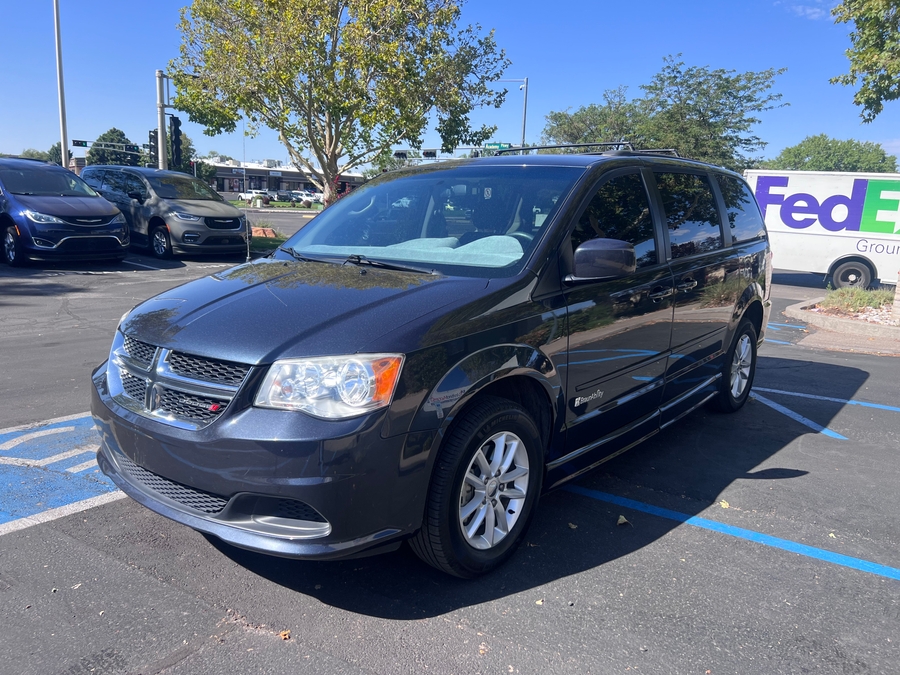 Used 2014 Dodge Grand Caravan SXT - BraunAbility Side Entry Fold Out Automatic Ramp