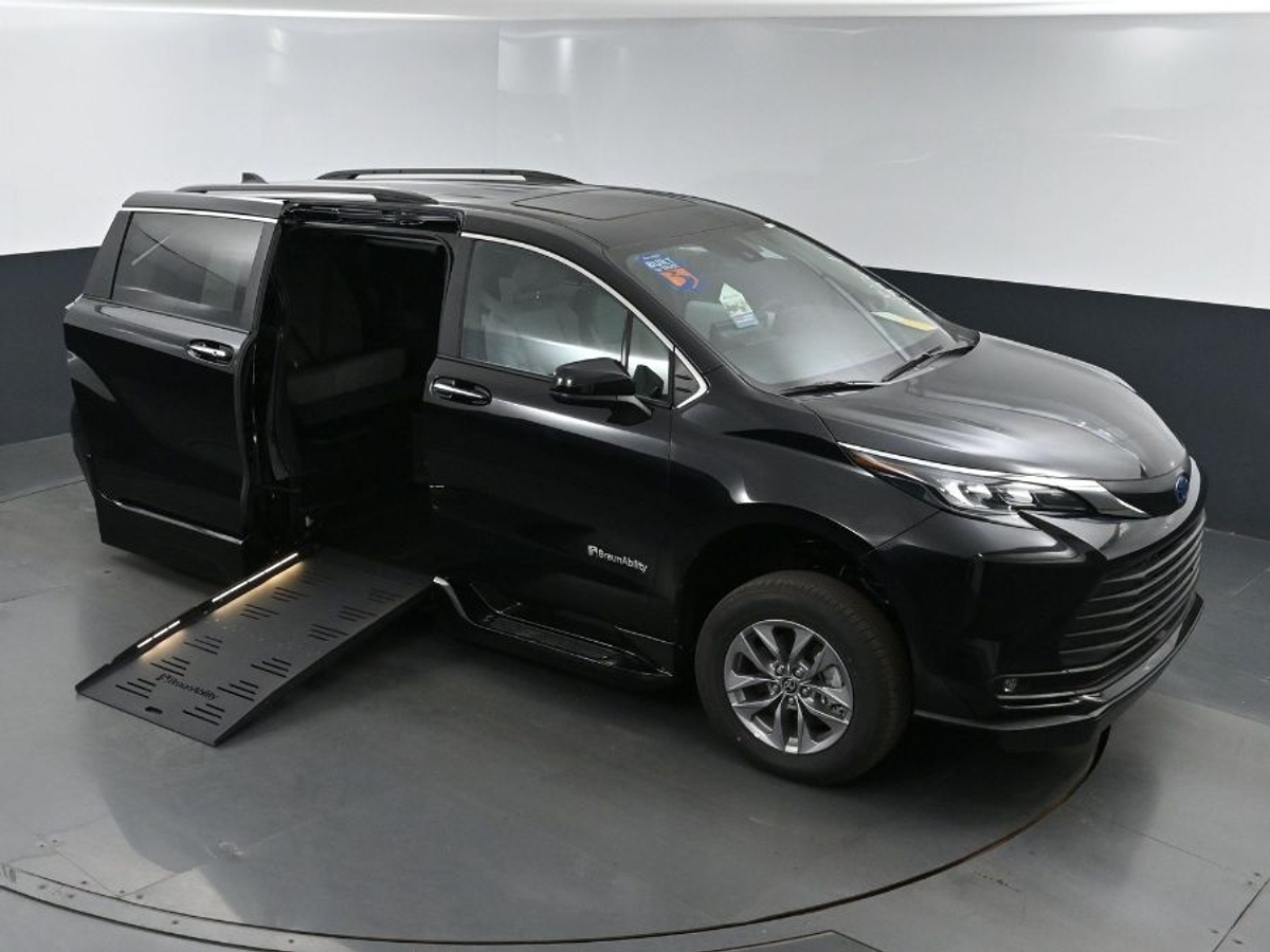 2025 TOYOTA SIENNA - Image 23