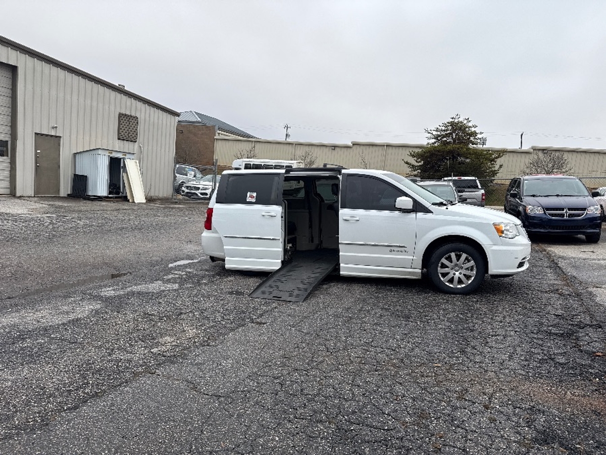 2014 Chrysler Town & Country Touring
