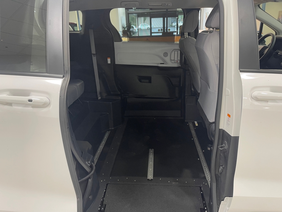 White Toyota Sienna image number 9
