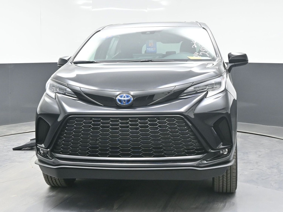 Black Toyota Sienna image number 12