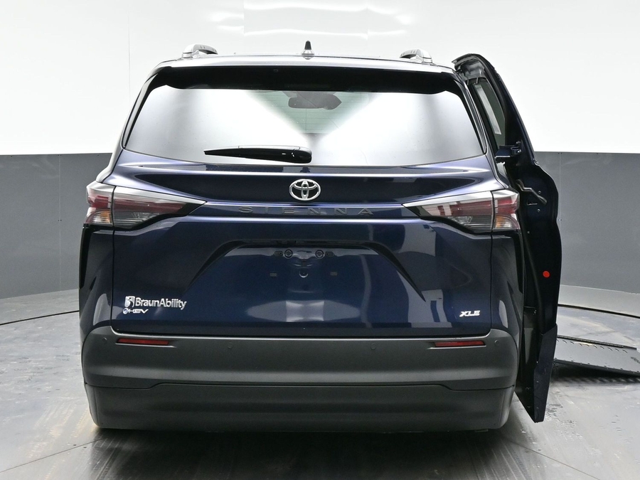 New 2026 Toyota Sienna Hybrid XLE Add - BraunAbility Side Entry Entry In Floor Automatic Ramp