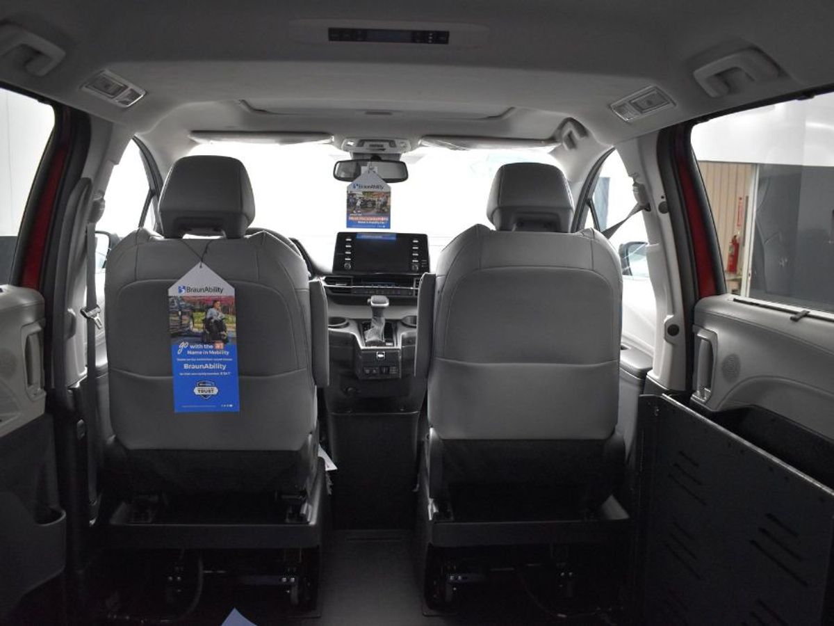 Red Toyota Sienna image number 10