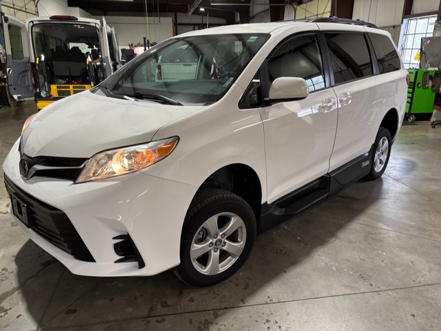 Used 2020 Toyota Sienna LE - AMS Side Entry Entry In Floor Automatic Ramp
