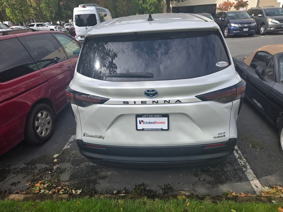 Used 2024 Toyota Sienna Hybrid XLE Base - BraunAbility Side Entry In Floor Automatic Ramp