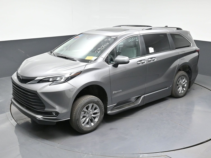 New 2026 Toyota Sienna Hybrid XLE Add - BraunAbility Side Entry Fold Out Automatic Ramp