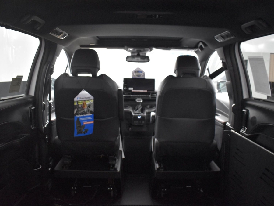 New 2025 Toyota Sienna Hybrid XSE Sport - BraunAbility Side Entry Entry Fold Out Automatic Ramp
